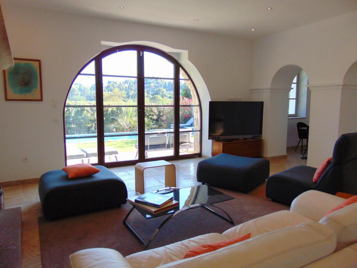 L'Elegante Bastide En Pierre Avec Vue Sur Le Vieux Village De Mougins Buitenkant foto