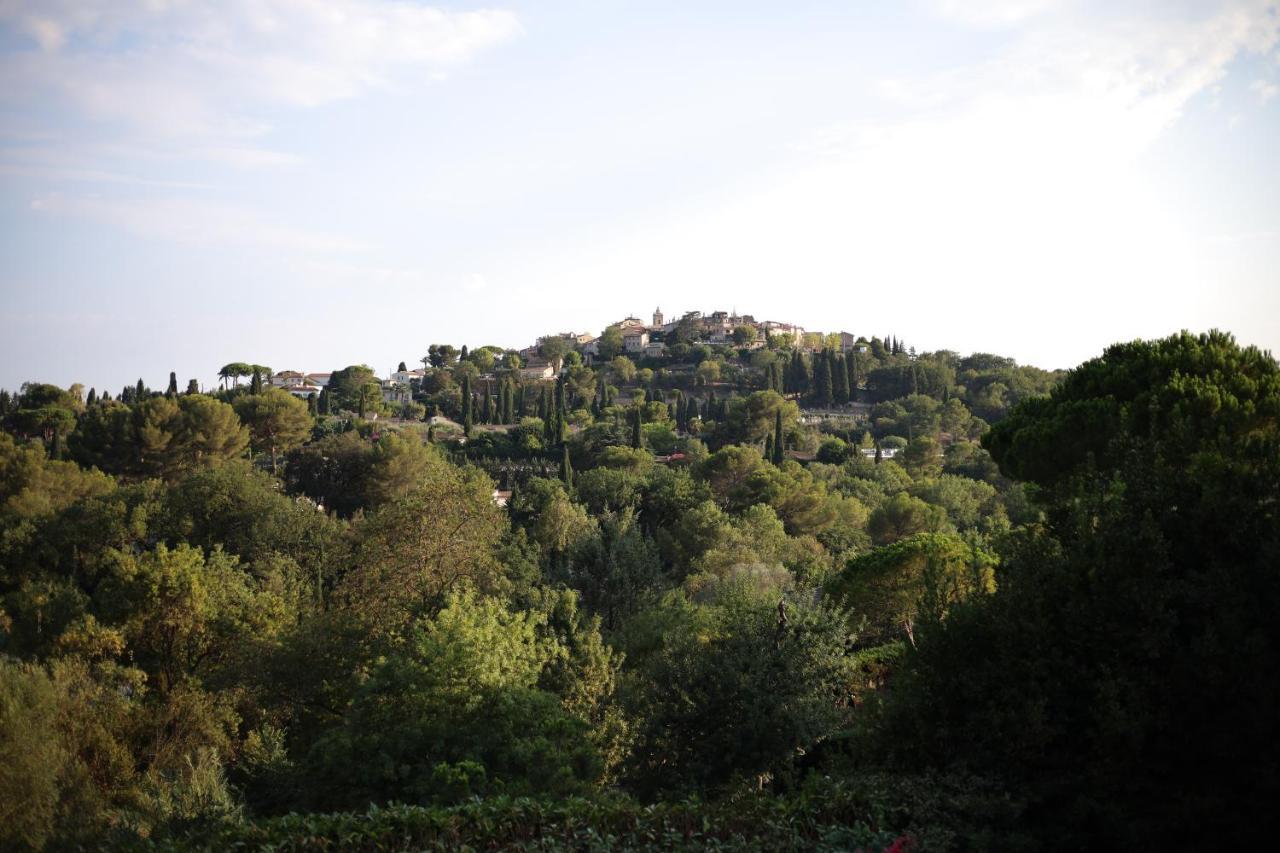 L'Elegante Bastide En Pierre Avec Vue Sur Le Vieux Village De Mougins Buitenkant foto